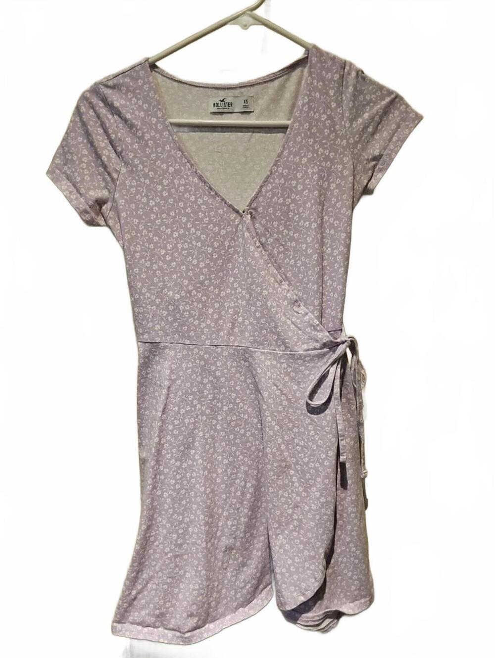 Hollister Purple Floral Wrap Dress Sz XS Hook And Eye Closure With Waist Tie